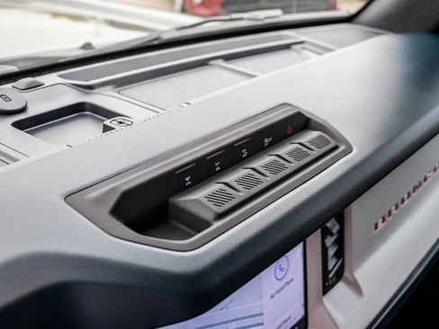 Certified 2025 Ford Bronco Heritage Edition image 31