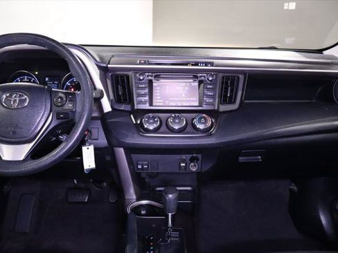 Used 2018 Toyota RAV4 LE FWD image 23