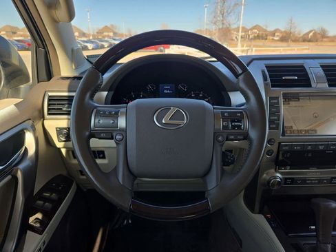 Used 2019 Lexus GX 460 Luxury image 23