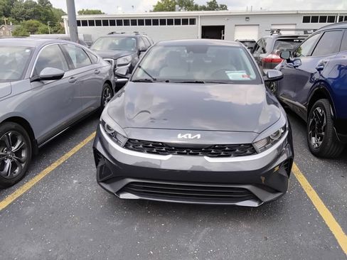 Used 2023 Kia Forte LXS w/ LXS Technology Package FWD image 7