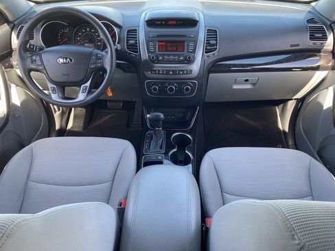 Used 2014 Kia Sorento LX FWD image 16