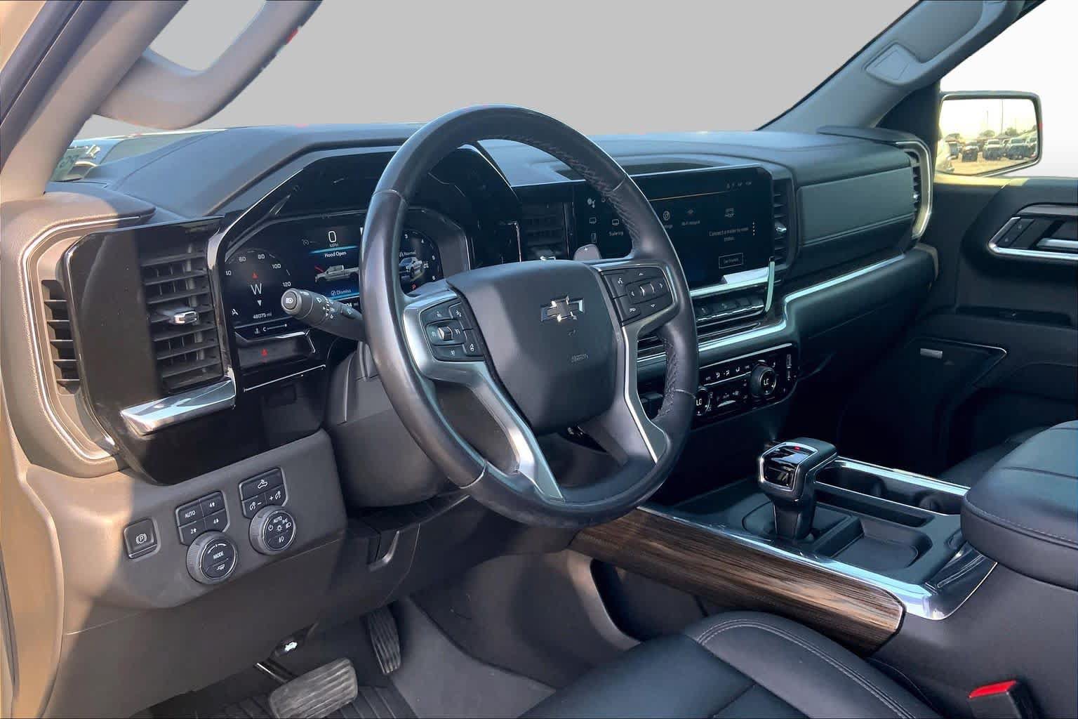 Used 2023 Chevrolet Silverado 1500 LT Trail Boss w/ Convenience Package II AWD/4WD image 18