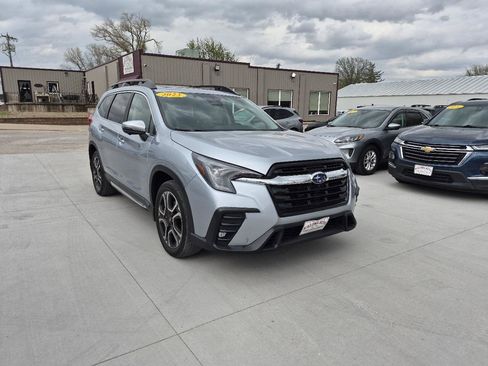 Used 2023 Subaru Ascent Limited w/ Technology Package AWD/4WD image 4