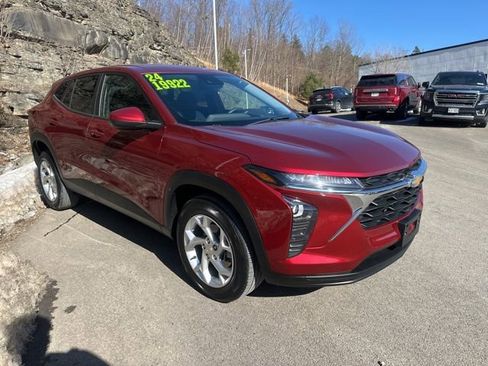 Used 2024 Chevrolet Trax LS w/ LS Convenience Package image 6