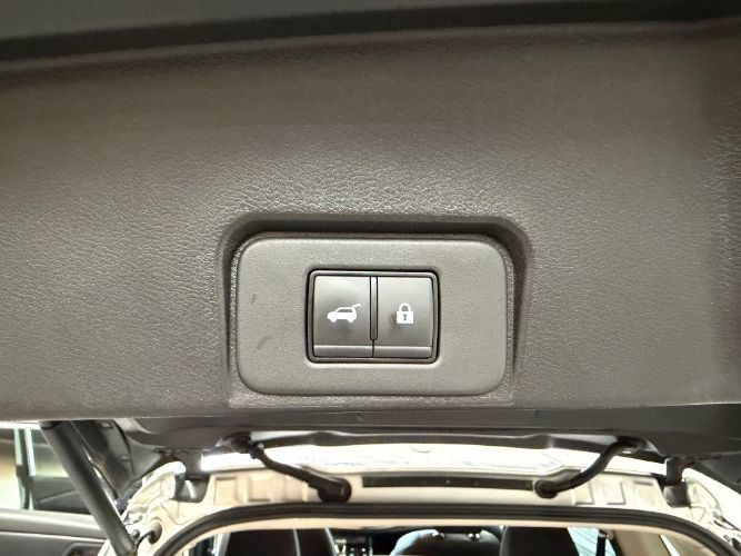 Used 2025 Nissan Rogue SV AWD/4WD image 31