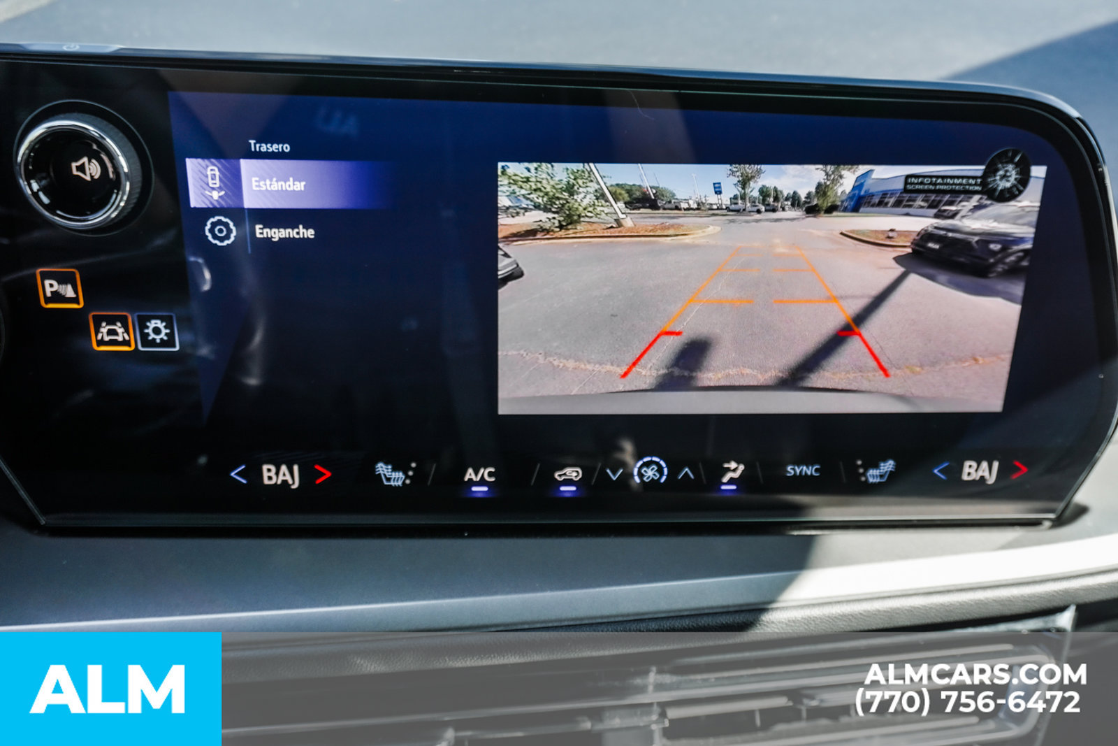 Used 2025 Chevrolet Traverse LT w/ LPO, Floor Liner Package FWD image 35