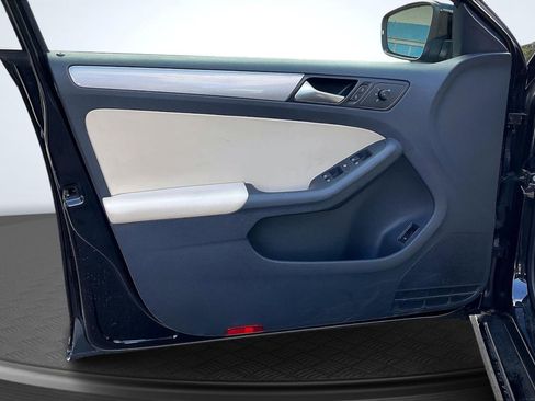 Used 2017 Volkswagen Jetta SE image 22