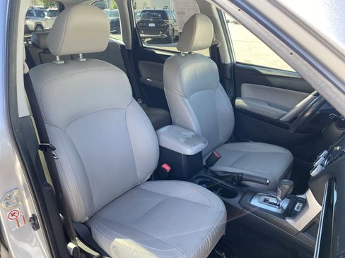 Used 2017 Subaru Forester 2.5i Limited w/ Popular Package #2 AWD/4WD image 21