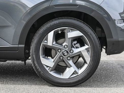 Certified 2025 Hyundai Venue SEL FWD image 11