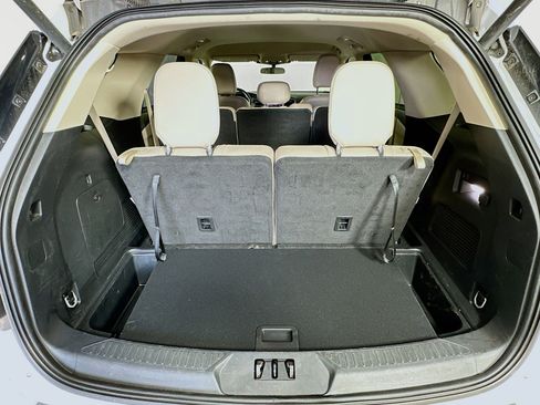 Used 2023 Ford Explorer XLT w/ Equipment Group 202A image 28