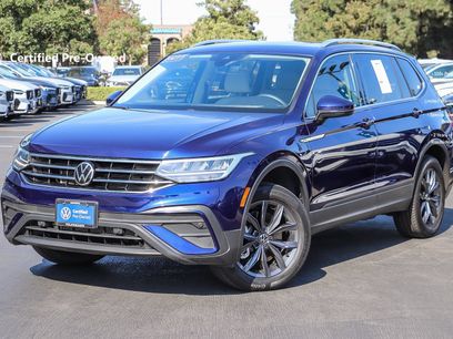Used 2023 Volkswagen Tiguan SE w/ Panoramic Sunroof Package