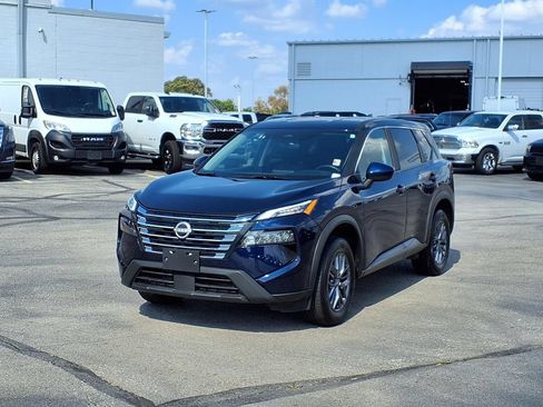 Used 2026 Nissan Rogue SV AWD/4WD image 2