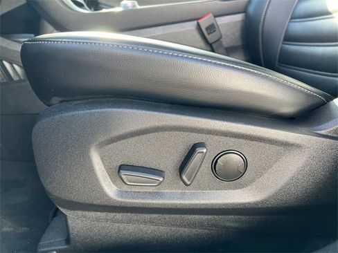 Used 2024 Ford Edge SEL image 11