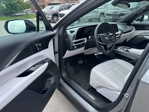Used 2024 Cadillac Lyriq Luxury w/ LPO, Floor Liner Package RWD image 5