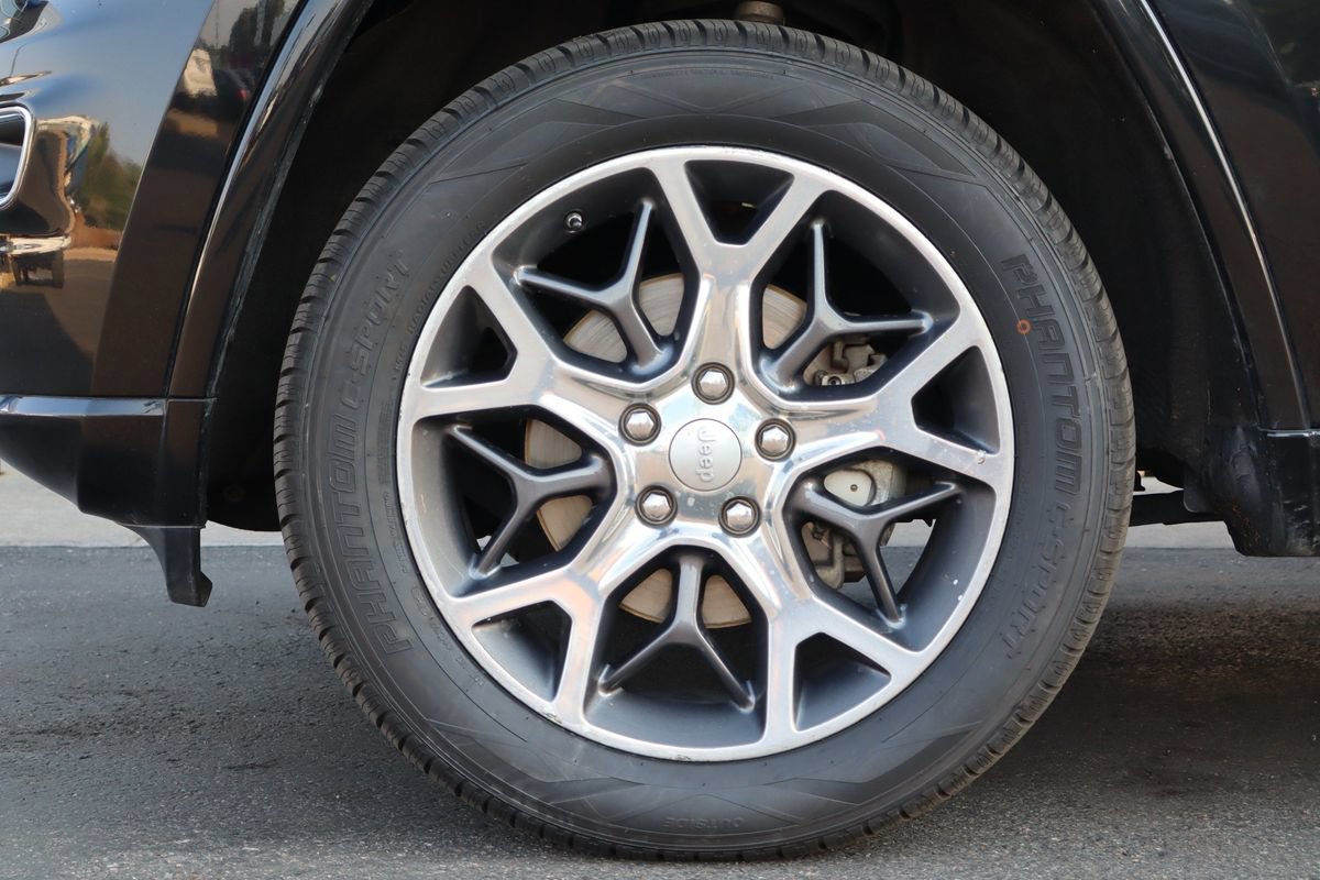Used 2019 Jeep Grand Cherokee Overland AWD/4WD image 25