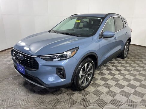 Certified 2025 Ford Escape Platinum image 3