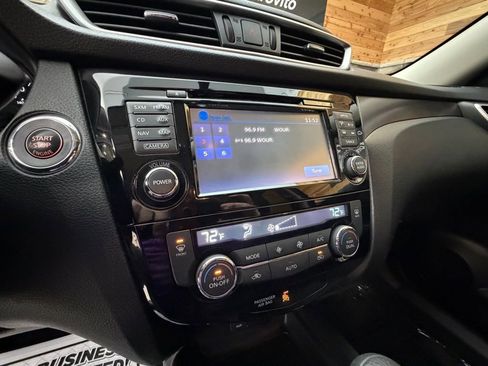 Used 2016 Nissan Rogue SV w/ SV Premium Package image 18