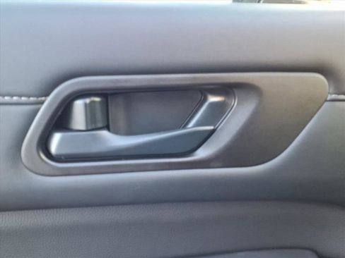 New 2025 Nissan Pathfinder SV image 16