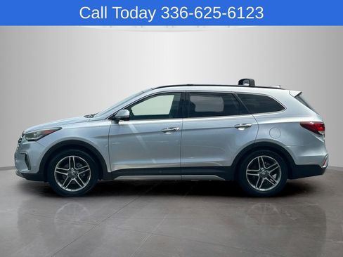 Used 2017 Hyundai Santa Fe Limited FWD image 2
