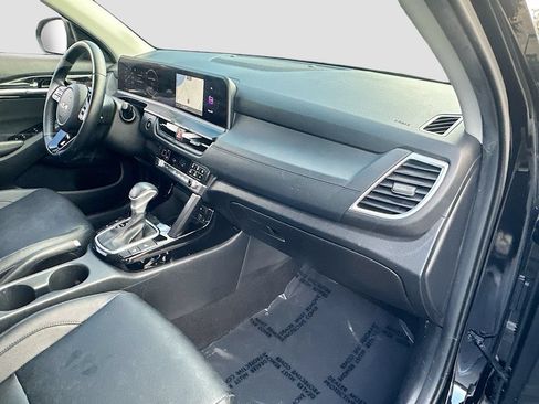 Certified 2024 Kia Seltos EX FWD image 28
