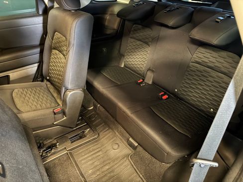Used 2022 Nissan Pathfinder SV AWD/4WD image 22