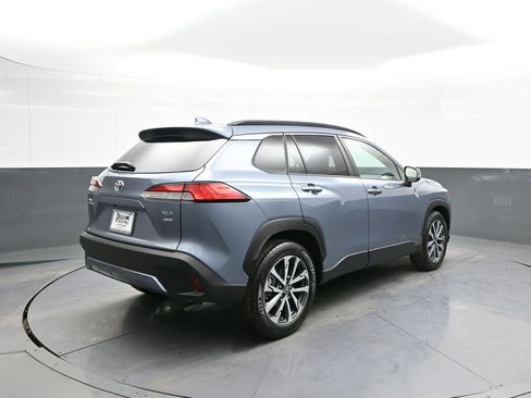 Certified 2023 Toyota Corolla Cross XLE image 6