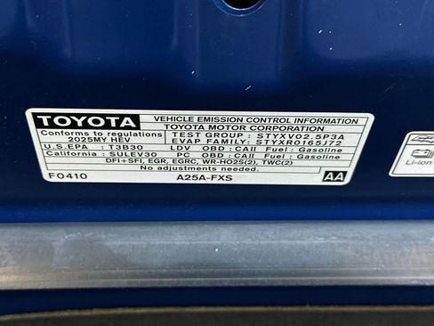 Used 2025 Toyota Camry SE FWD image 29