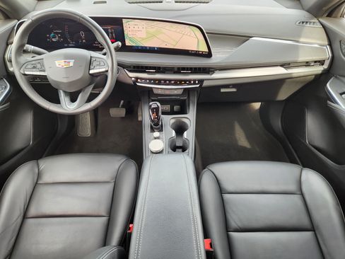 Used 2024 Cadillac XT4 Premium Luxury image 35