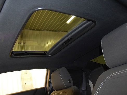 Used 2021 Chevrolet Camaro LT w/ Technology Package image 26