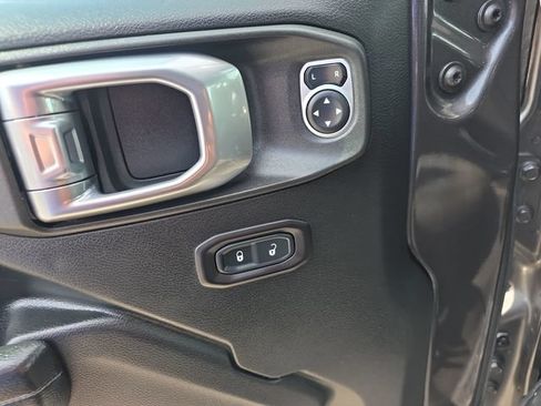 Used 2018 Jeep Wrangler Unlimited Sport S AWD/4WD image 17