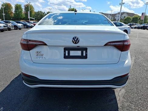 Certified 2024 Volkswagen Jetta Sport image 6