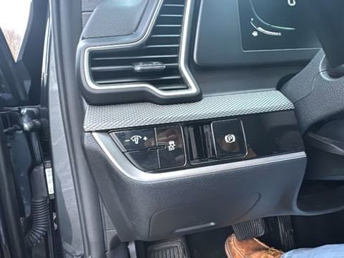 Used 2024 Kia Sportage LX image 13