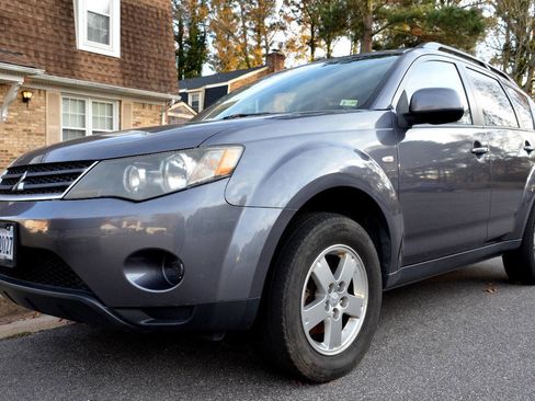 Used 2008 Mitsubishi Outlander ES image 2