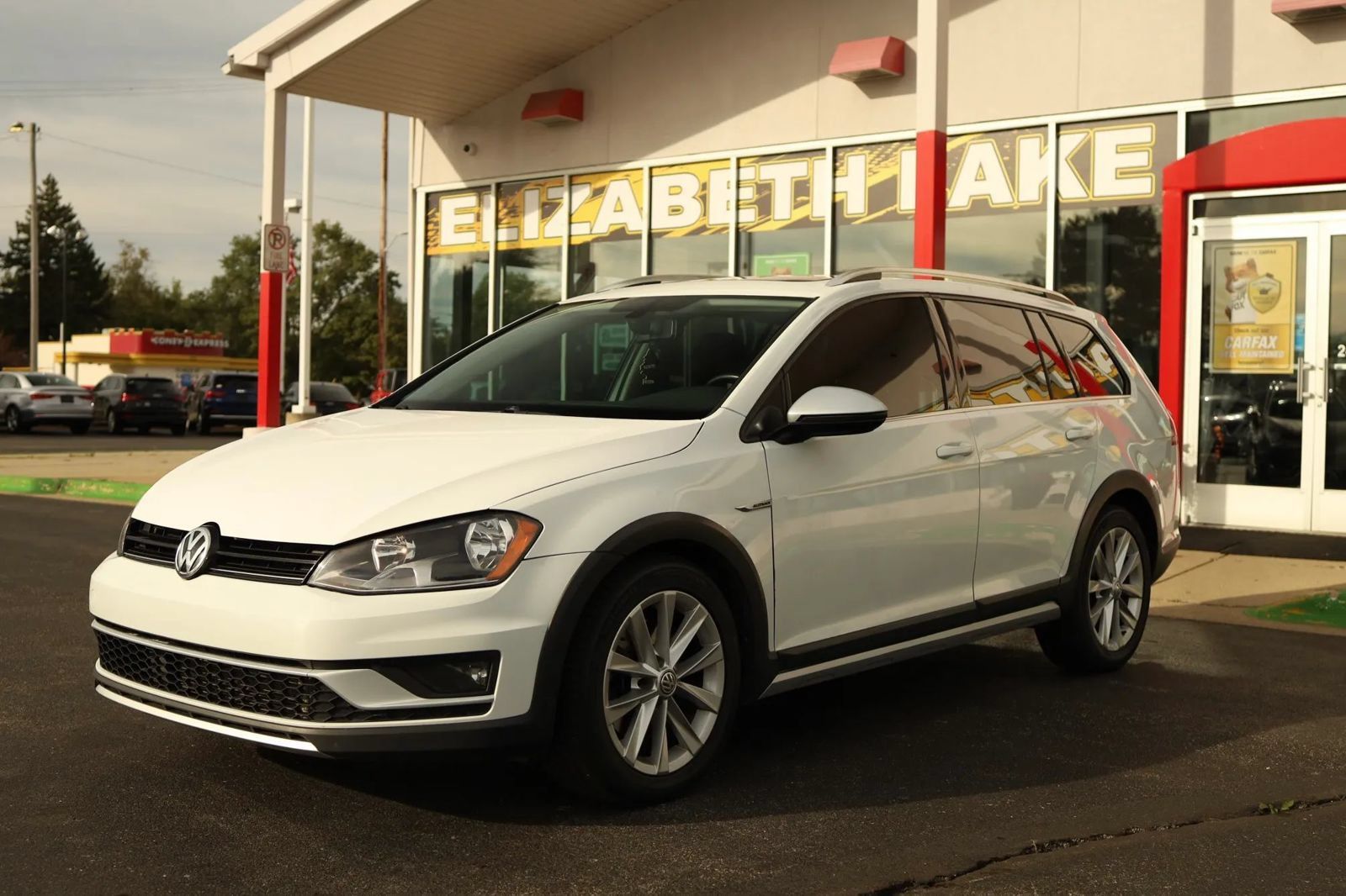 Used 2017 Volkswagen Golf Alltrack SE AWD/4WD image 1