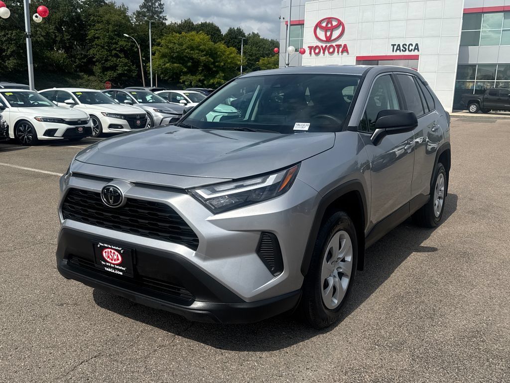 Used 2024 Toyota RAV4 LE AWD/4WD image 3