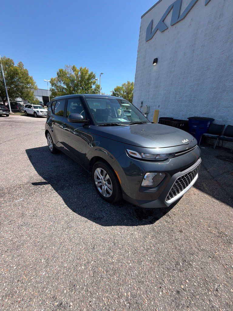 Used 2022 Kia Soul LX FWD image 3