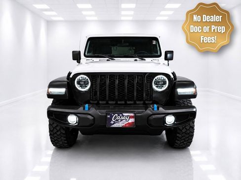 Used 2023 Jeep Wrangler Unlimited w/ Cold Weather Group AWD/4WD image 3