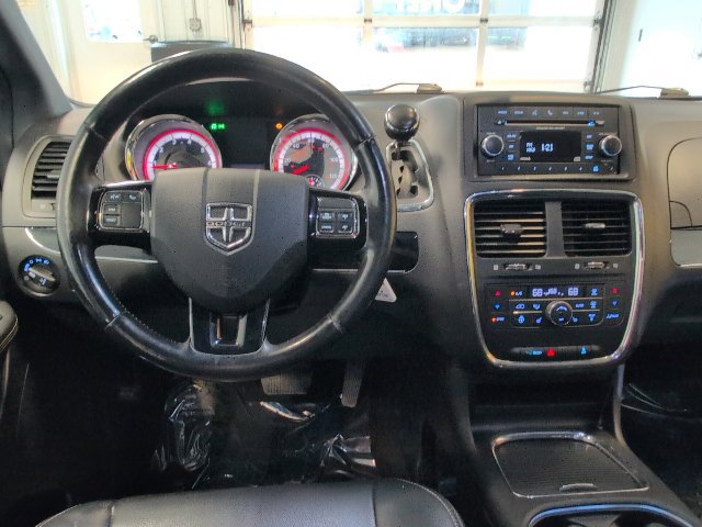 Used 2016 Dodge Grand Caravan SXT FWD image 16