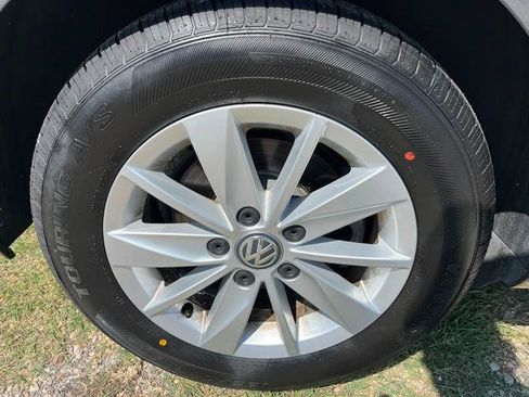 Used 2017 Volkswagen Golf S FWD image 10