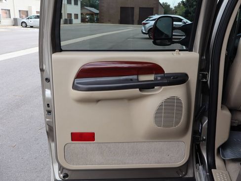 Used 2005 Ford Excursion Limited AWD/4WD image 26