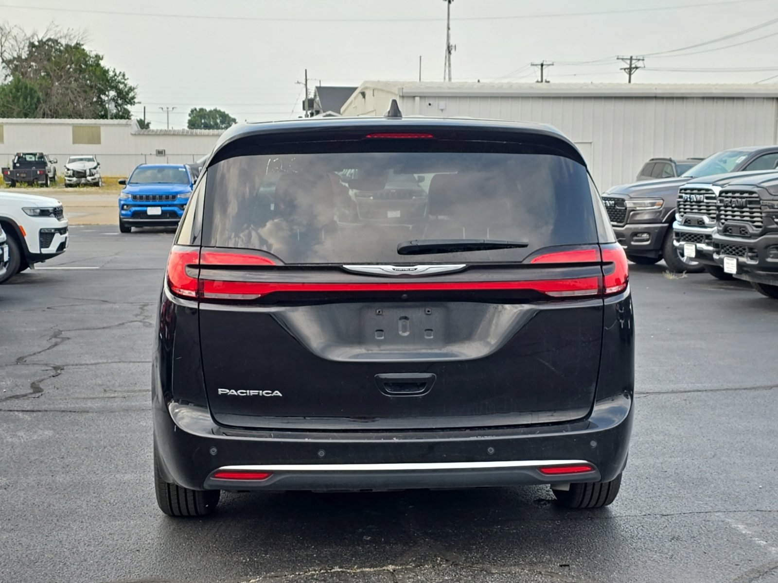 Used 2024 Chrysler Pacifica Touring-L FWD image 59