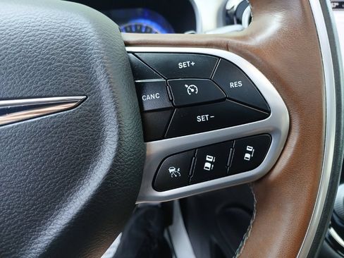 Used 2021 Chrysler Pacifica Limited AWD/4WD image 22