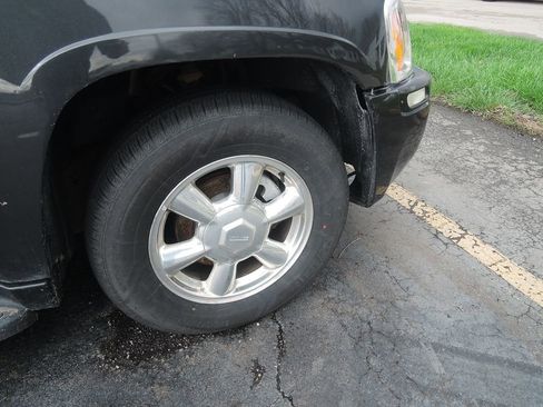 Used 2004 GMC Envoy SLE w/ Preferred Equipment Group image 10