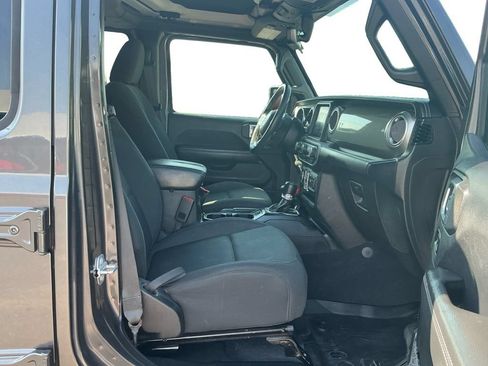 Used 2018 Jeep Wrangler Unlimited Sahara AWD/4WD image 22