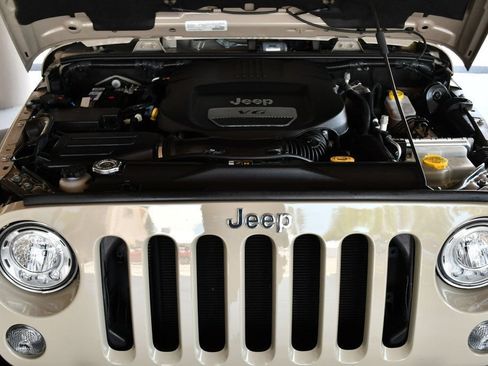 Used 2018 Jeep Wrangler Unlimited Rubicon w/ Connectivity Group AWD/4WD image 63