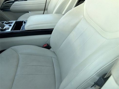 Used 2023 Land Rover Range Rover SE image 8