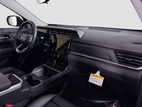 New 2026 GMC Terrain Denali w/ LPO, Black Badging Package image 29