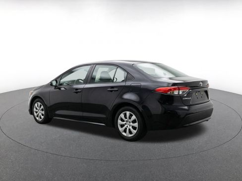 Used 2025 Toyota Corolla LE FWD image 5