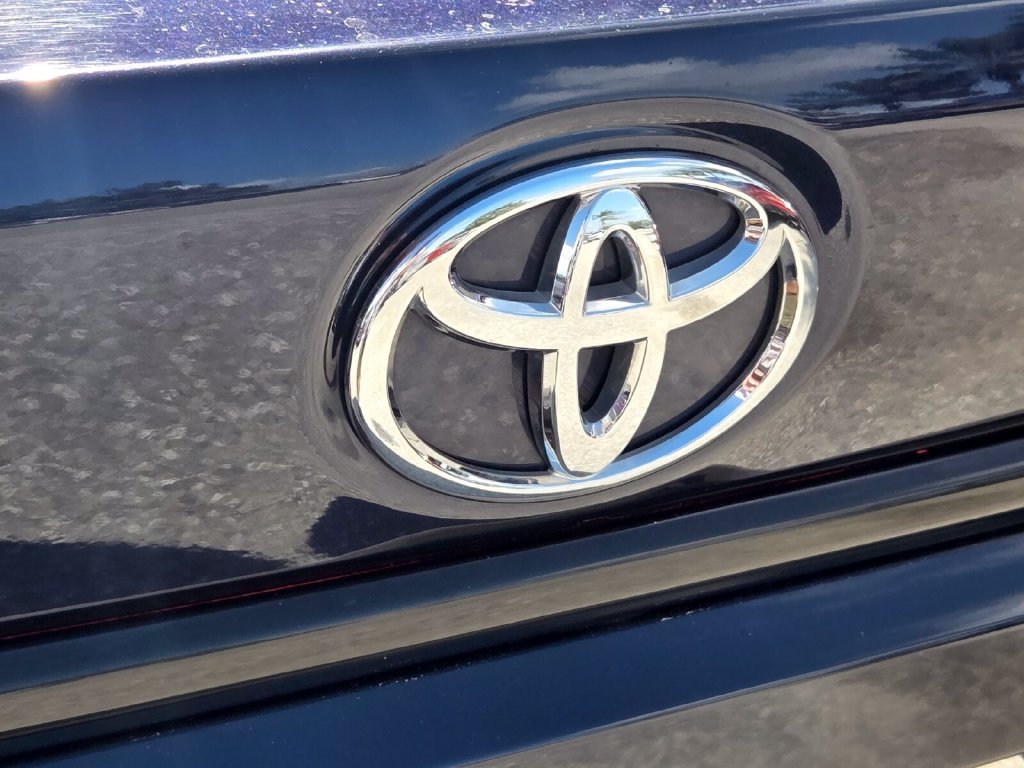 Used 2021 Toyota Corolla LE FWD image 15