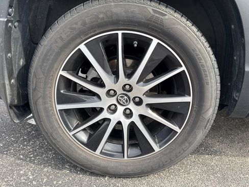Used 2018 Toyota Highlander Limited Platinum AWD/4WD image 9